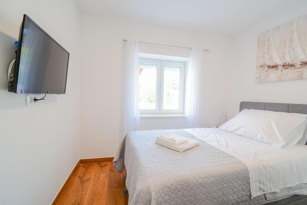 Villa With Amazing View And A Private Pool, Susnjar 1 Kruševo Esterno foto