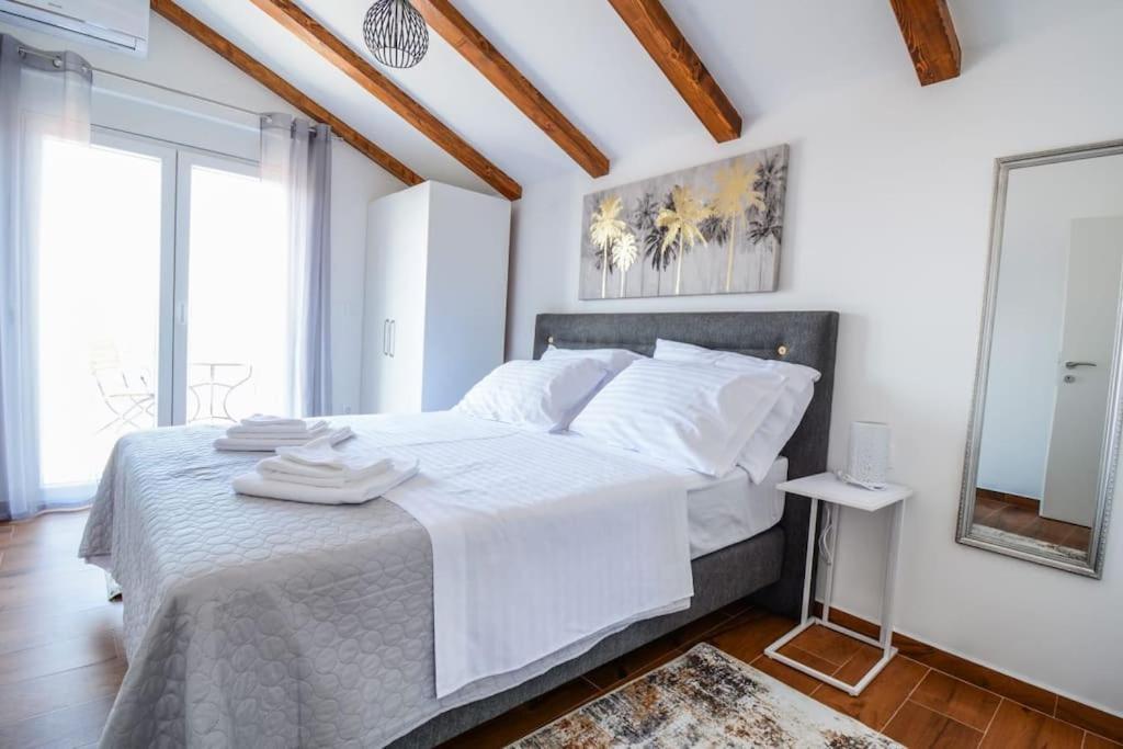 Villa With Amazing View And A Private Pool, Susnjar 1 Kruševo Esterno foto
